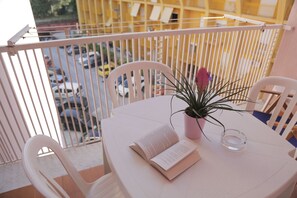 Apartment, 2 Schlafzimmer | Balkon