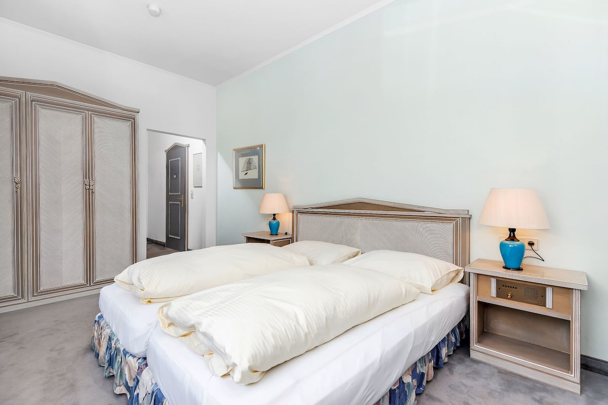 Double Room | WiFi (free), bed sheets