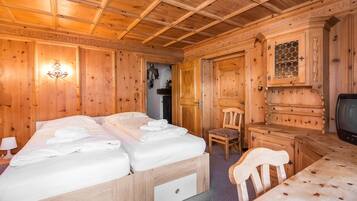 Double Room | Free WiFi, bed sheets