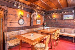 Free daily buffet breakfast  - Heart Hotel Talhoff Nigg (Sankt Anton am Arlberg)