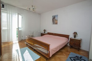 2 عدّة غرف نوم ومكواة/لوح كي وواي فاي مجانًا وملاءات أسرّة