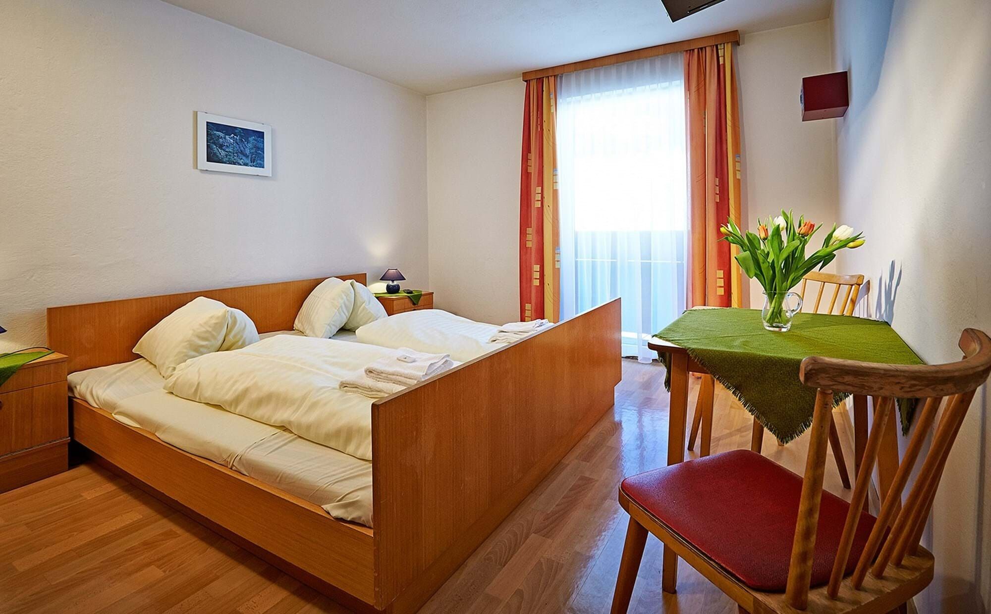 Doppelzimmer, Balkon | Zimmersafe, Bügeleisen/Bügelbrett, kostenlose Babybetten