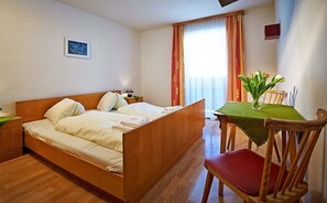 Doppelzimmer, Balkon | Zimmersafe, Bügeleisen/Bügelbrett, kostenlose Babybetten