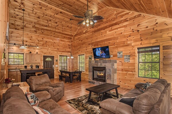 تلفزيون، مدفأة، ألعاب فيديو، كرة قدم الطاولة