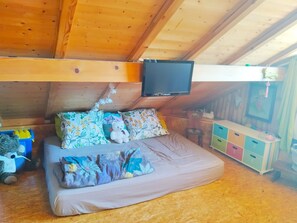 2 bedrooms, iron/ironing board, WiFi, bed sheets - Atypical chalet with covered terrace (Lemberg)