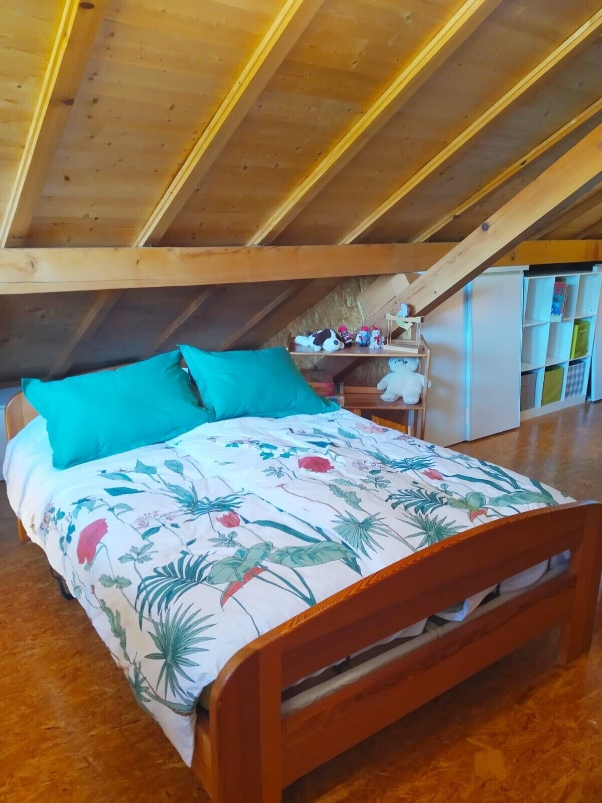 2 多间卧室、熨斗/熨衣板、WiFi、床单