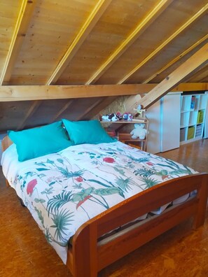 2 slaapkamers, een strijkplank/strijkijzer, wifi, beddengoed