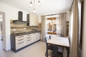 公寓, 1 间卧室 (Trilocale) | 私人厨房 | 大冰箱、微波炉、烤箱、炉灶