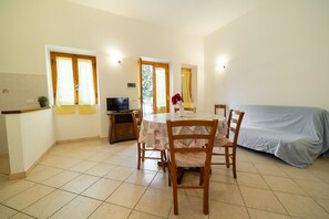 Apartment, 2 Bedrooms (Destra) | Living area