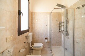 Apartment, 3 Schlafzimmer | Dusche im Bad