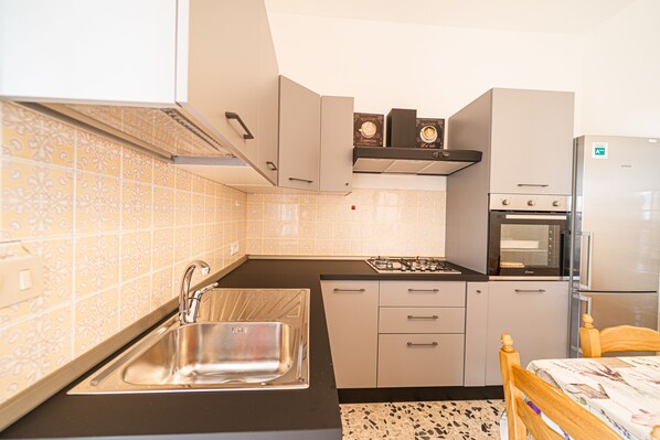 Appartamento, 3 camere da letto | Cucina privata | Frigorifero con congelatore, forno, piano cottura, lavastoviglie