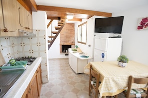 Appartamento, 1 camera da letto | Area soggiorno | TV