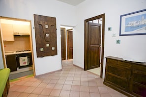 Apartment, 3 Schlafzimmer (15) | Wohnbereich | Fernseher