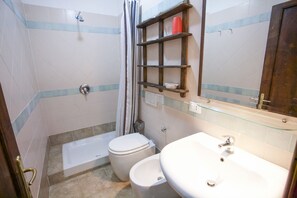 Dusche, Regendusche, Bidet, Handtücher