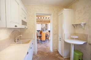 Apartamento, 1 quarto | Cozinha privada | Geladeira grande, fogão, cooktop, lava-louças