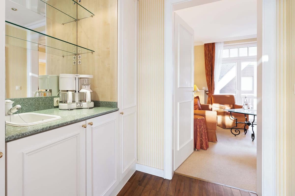 Suite, City View