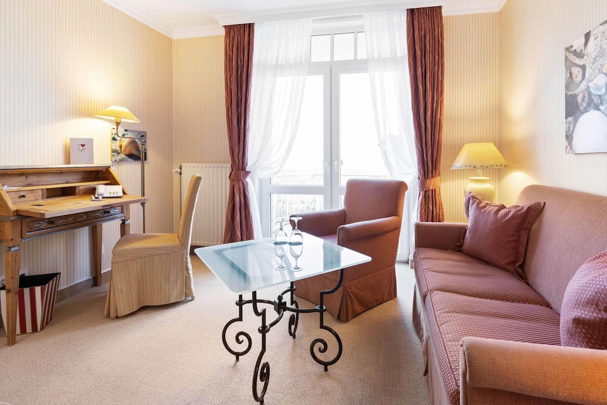 Minibar, in-room safe, desk, blackout drapes