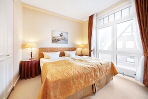 Suite, 1 Bedroom, City View | In-room safe, blackout curtains, free WiFi, bed sheets - Strandhotel Sylt (Sylt)