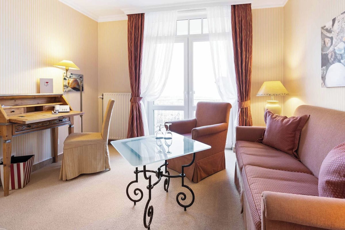 Suite, Sea View