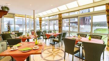 Free daily buffet breakfast