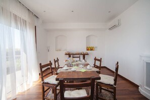 Dining - VILLA   LA  TOLDA  (NAPOLI)