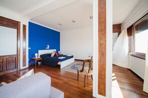 3 slaapkamers, een kluis op de kamer, een strijkplank/strijkijzer, wifi