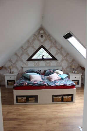 2 chambres, fer et planche à repasser, Wi-Fi, draps fournis