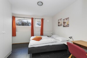 Hypo-allergenic bedding, desk, soundproofing, free WiFi
