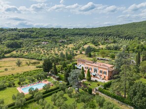 A large estate with a swimming pool, manicured gardens, and a Mediterranean-style villa. - Villa / Independent home in Pistoia with 6 bedrooms sleeps 14 (Pistoia)