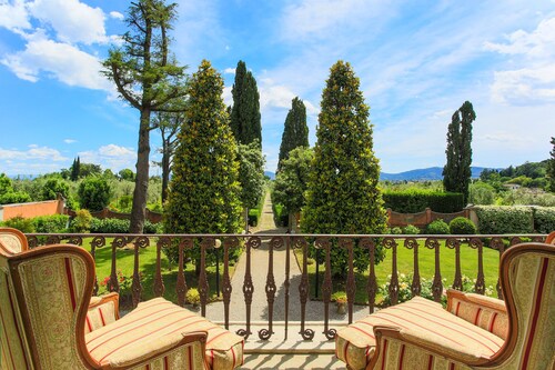 Villa / Independent home in Pistoia with 6 bedrooms sleeps 14