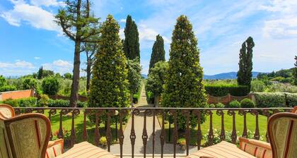 Villa / Independent home in Pistoia with 6 bedrooms sleeps 14