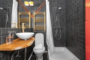 Dusche, Haartrockner, Handtücher