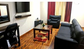 Royal-Zimmer, 1 Schlafzimmer, Nichtraucher, Stadtblick | Zimmersafe, individuell dekoriert, individuell eingerichtet