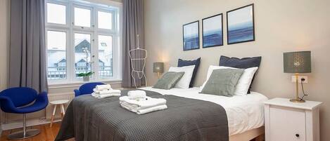 2 habitaciones, tabla de planchar con plancha, wifi y ropa de cama