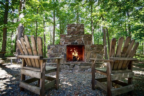 Crazy Horse is a charming Broken Bow Cabin with all the Amenities.