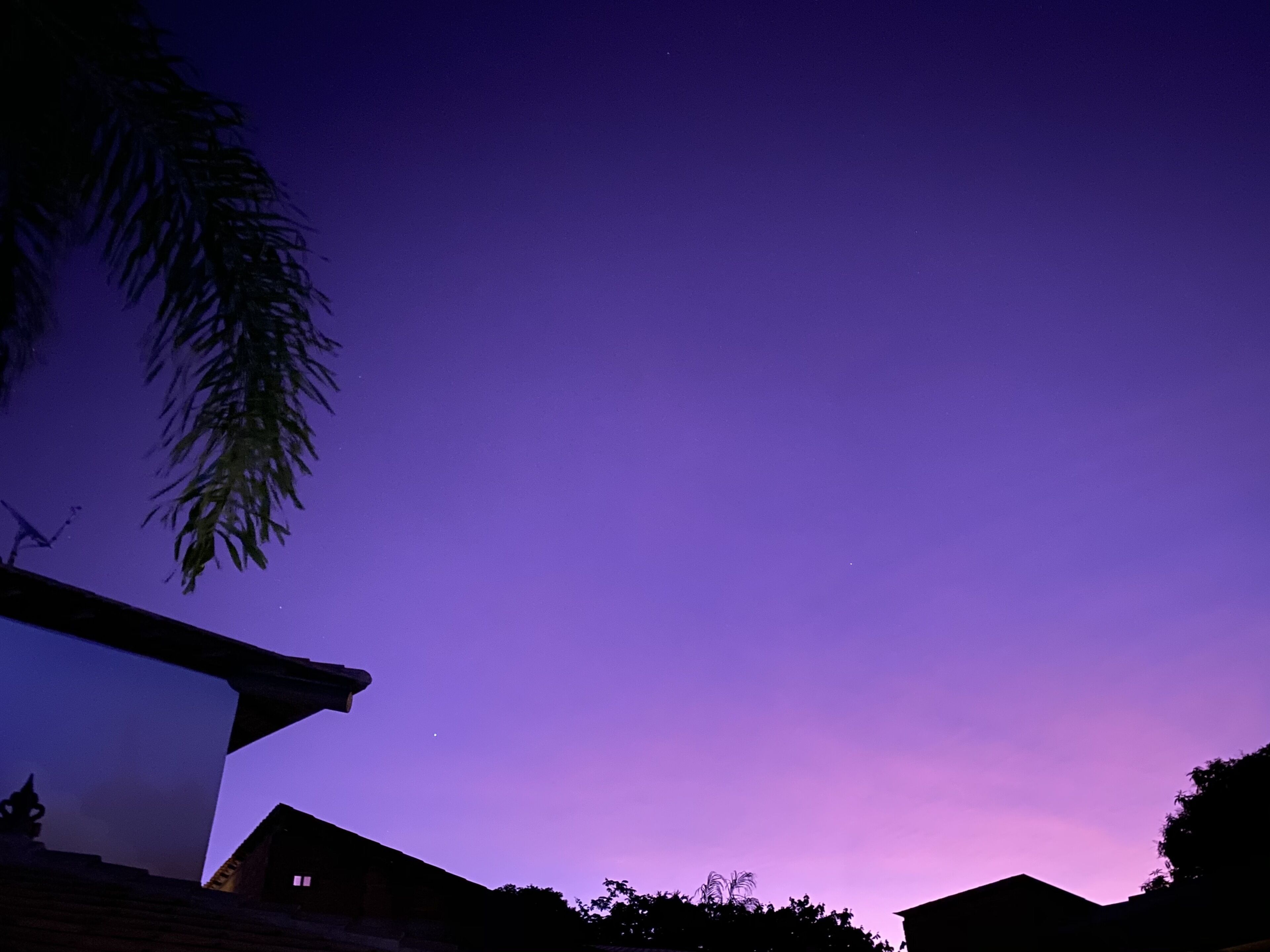 Un ciel crépusculaire où l’on peut apercevoir une étoile.