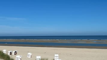 Liegestühle, Strandtücher