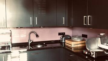 Kühlschrank, Ofen, Herdplatte, Geschirrspüler