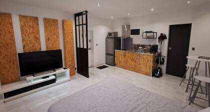 Studio between Paris and Versailles