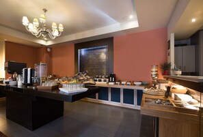 Petit déjeuner buffet compris tous les jours