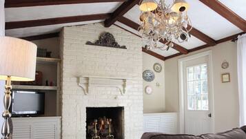 Smart TV, fireplace, books, music library