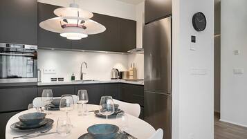 Frigorífic, microones, forn i placa de cuina