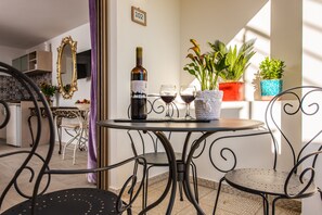 Quarto família, no piso térreo | Terraço/pátio