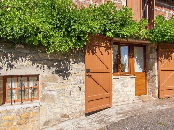 Exterior - Cozy Cottage With Fenced Garden in Ayen (Ayen)