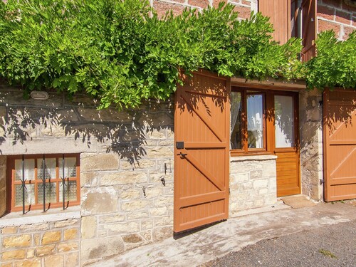 Cozy Cottage With Fenced Garden in Ayen