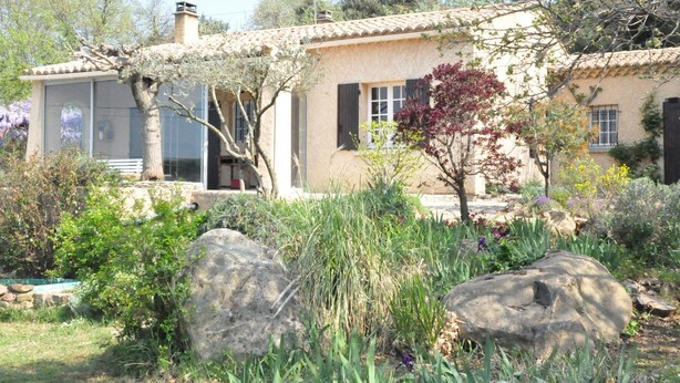 Exterior - Cozy Holiday Home in La Capelle-et-masmolène With Terrace (La Capelle-et-Masmolene)