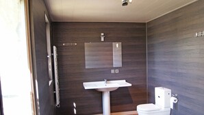 Bathroom - Cozy Holiday Home in La Capelle-et-masmolène With Terrace (La Capelle-et-Masmolene)