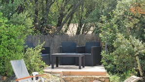 House | Balcony - Cozy Holiday Home in La Capelle-et-masmolène With Terrace (La Capelle-et-Masmolene)