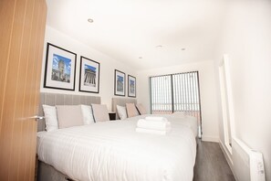 City Double or Twin Room, 2 Bedrooms, City View | Individually furnished, iron/ironing board, free WiFi - SGT Pepper’s Apartments (Liverpool)