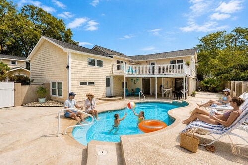 Huge private pool, dog friendly, fenced in yard, and just steps to the beach